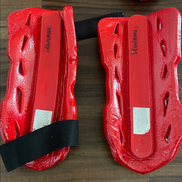 CMS brand  Set of red martial arts protective gear:foot pads and shin guards - Picture 3 of 7